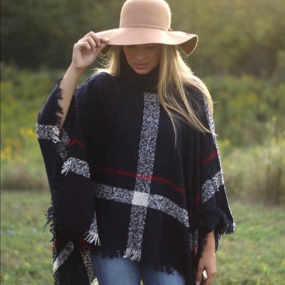 Sweaters - HP 💕Navy Poncho